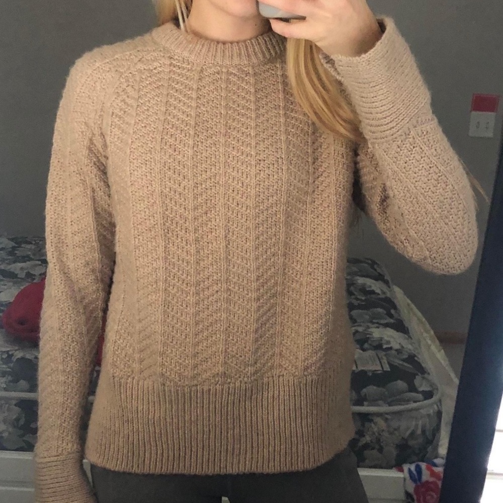 H&M NUDE CABLE-KNIT/COMFY SWEATER! (MEVER WORN!)